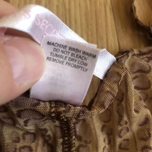 VINTAGE VICTORIA’S SECRET Python Print Mesh Stretch Nightie Lingerie SIZE SMALL - Picture 6 of 11